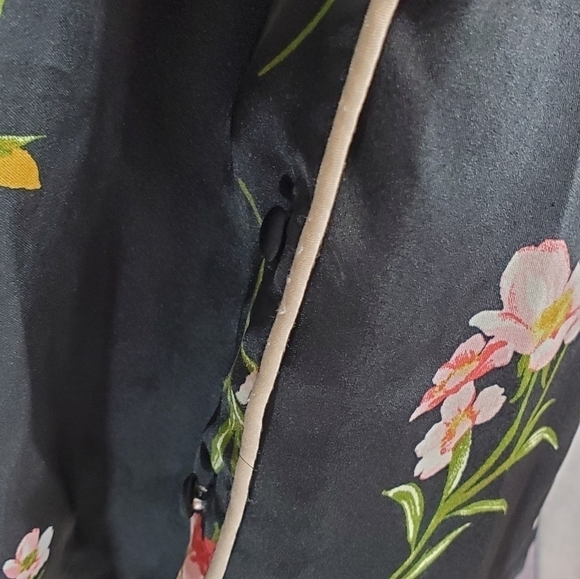 SATINY Loungewear Long-Sleeved Floral Top in Small - Picture 5 of 10